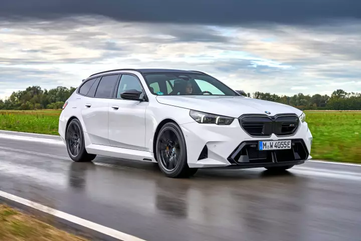 BMW M5 Touring (G99) painted in Alpine White III