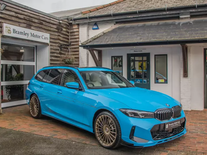Alpina B3 / D3 Touring (G21) painted in Riviera Blue