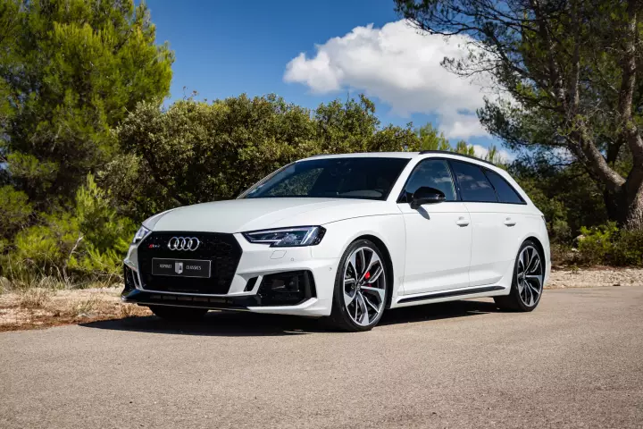 Audi RS4 Avant (B9) painted in Glacier White