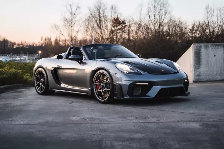 Porsche 718 Spyder RS (982) painted in Vanadium Grey Metallic