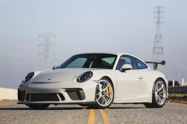 Porsche 911 GT3 (991.2) painted in Crayon