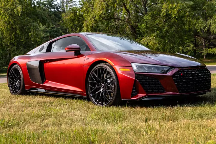 Audi R8 (4S) painted in Rubino Red