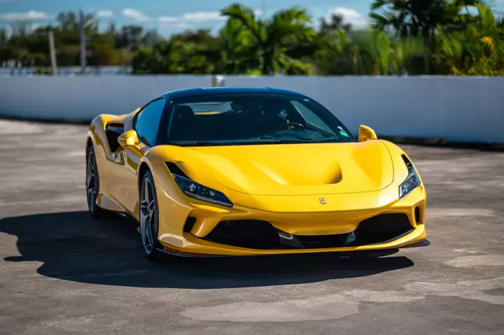 Ferrari F8 Tributo painted in Giallo Triplo Strato and Blu Scozia