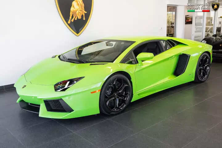 Lamborghini Aventador (LP700-4) painted in Verde Ithaca