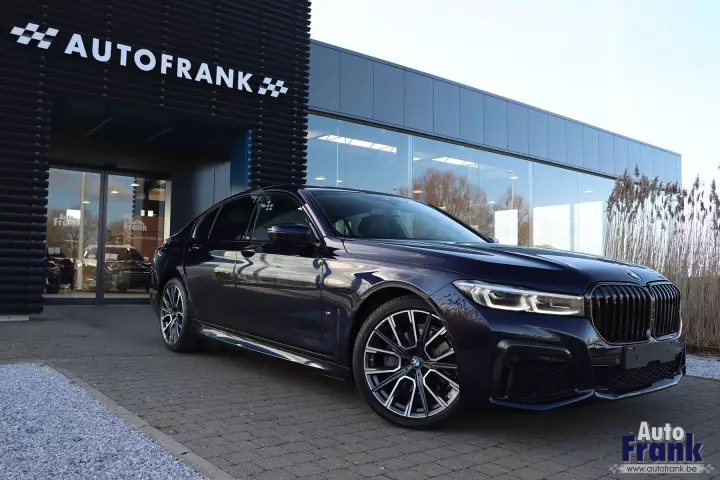 BMW 7 Series (G11) painted in Tanzanite Blue II