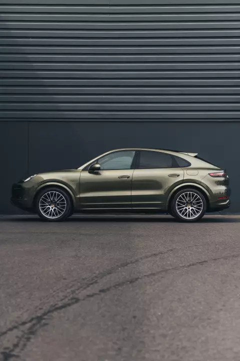 Porsche Cayenne Coupé (E3) painted in Light Oak Green Metallic