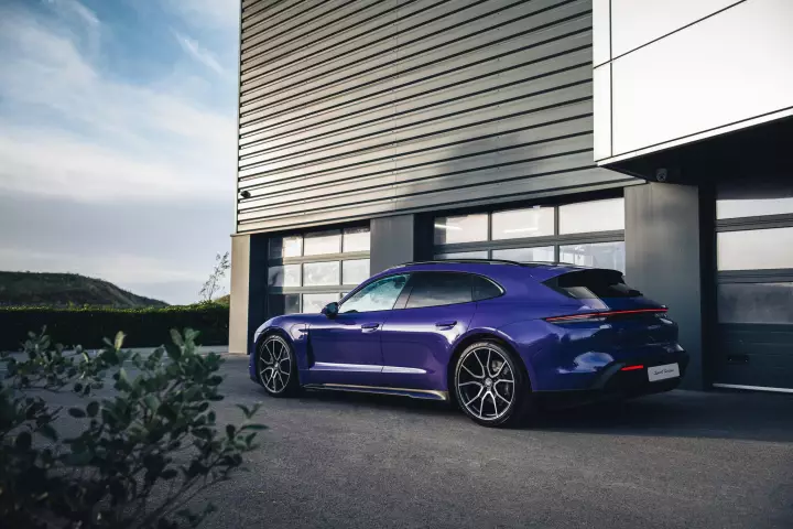 Porsche Taycan Sport Turismo painted in Ultraviolet