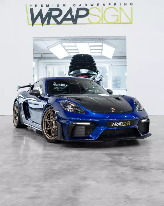 Porsche 718 Cayman GT4 RS (982) painted in San Marino Blue