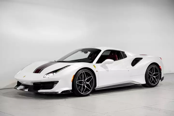 Ferrari 488 Pista Spider painted in Bianco Sanae