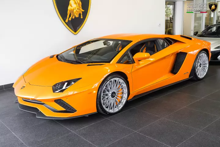 Lamborghini Aventador S (LP740-4) painted in Arancio Atlas