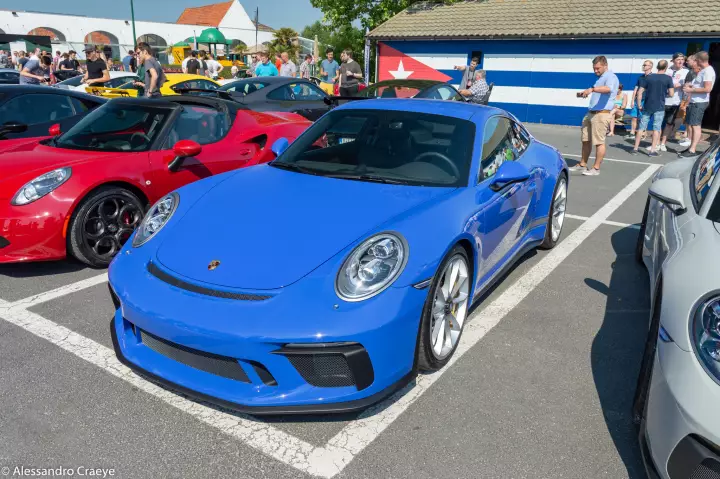 Porsche 911 GT3 Touring (991.2) painted in Maritime Blue