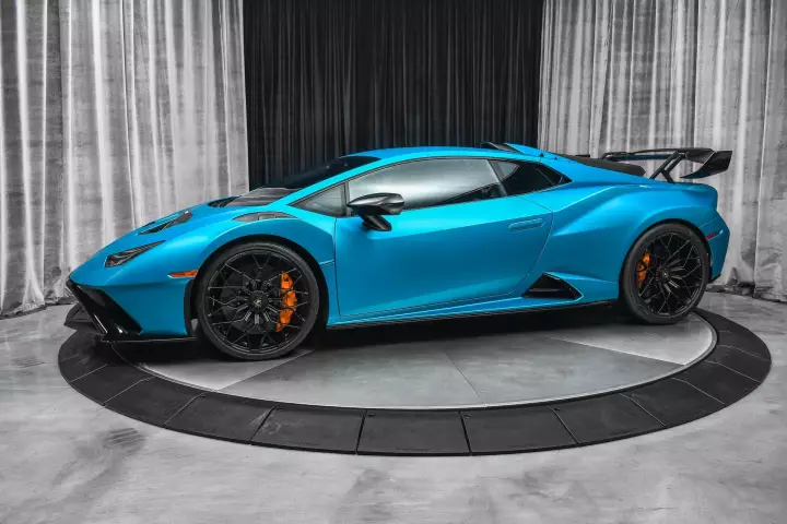 Lamborghini Huracán STO (LP640-2) painted in Blu Uranus Matt and Nero Noctis