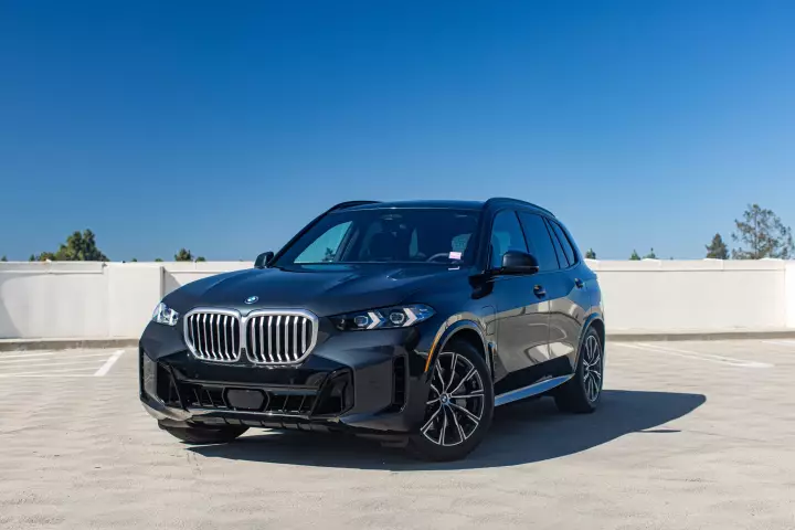 BMW X5 (G05 LCI) painted in Singapore Grey II