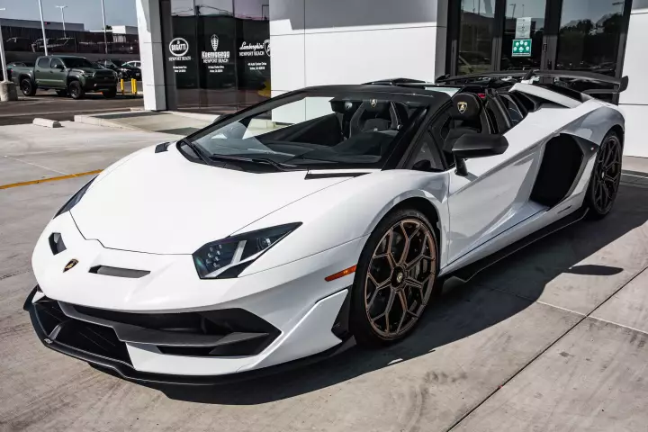 Lamborghini Aventador SVJ Roadster (LP770-4) painted in Bianco Opalis
