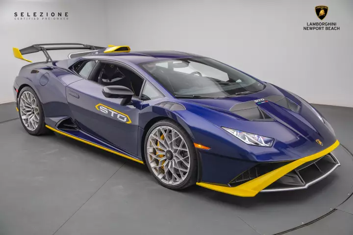 Lamborghini Huracán STO (LP640-2) painted in Blu Astraeus and Giallo Belenus