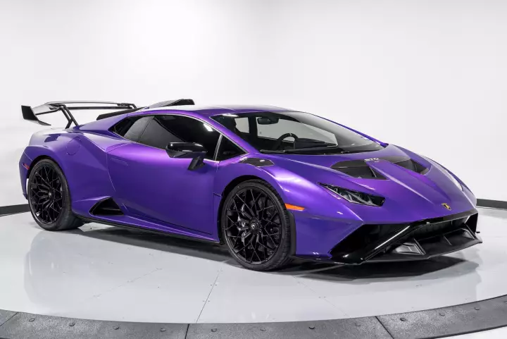 Lamborghini Huracán STO (LP640-2) painted in Viola Pasifae and Nero Noctis