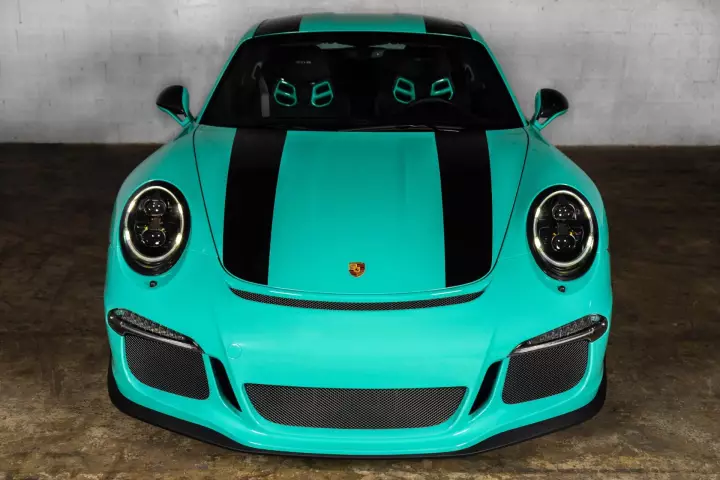 Porsche 911 R (991) painted in Mint Green
