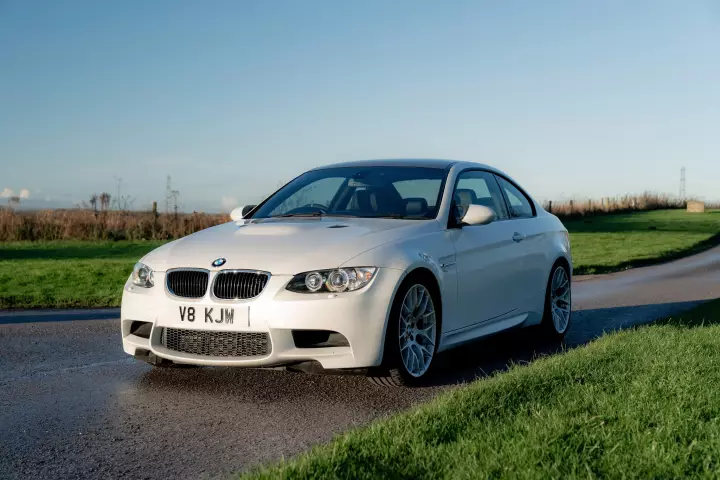 BMW M3 Coupé (E92) painted in Mineral White