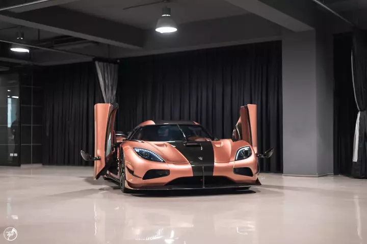 Koenigsegg Agera RS painted in Taipei Gold