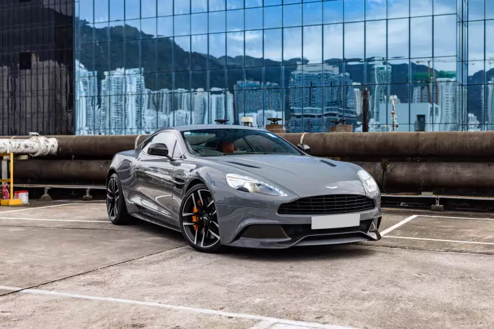 Aston Martin Vanquish (Gen 2) painted in China Grey