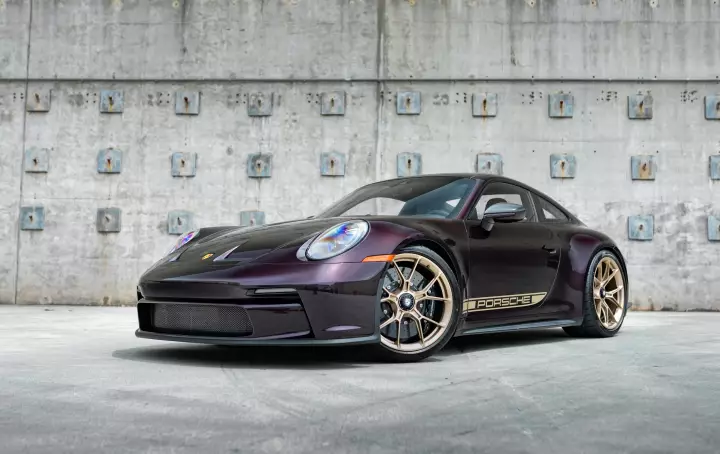 Porsche 911 GT3 Touring (992.1) painted in Amethyst Metallic