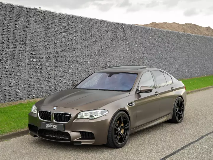 BMW M5 (F10) painted in Frozen Bronze