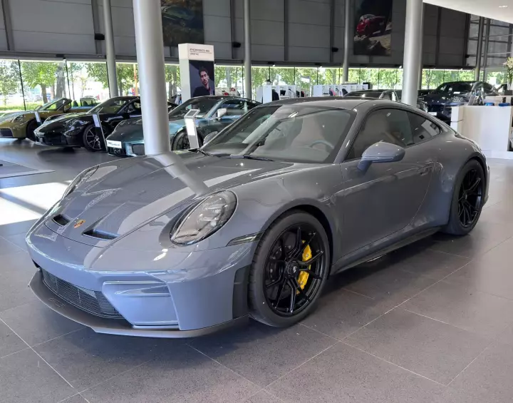 Porsche 911 GT3 Touring (992.2) painted in Grigio Telesto