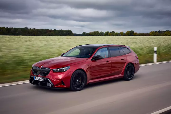 BMW M5 Touring (G99) painted in Fire Red