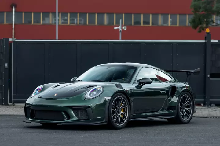 Porsche 911 GT3 RS (991.2) painted in Oak Green Metallic