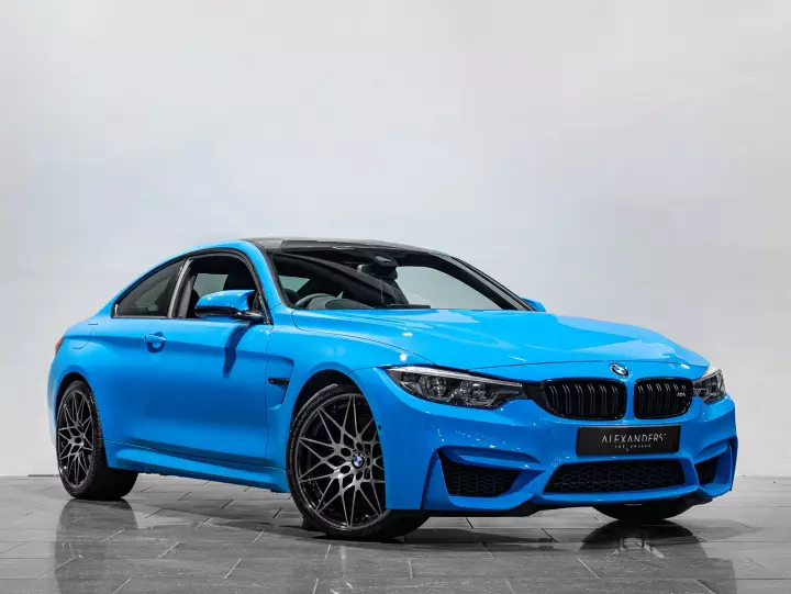 BMW M4 (F82) painted in Riviera Blue