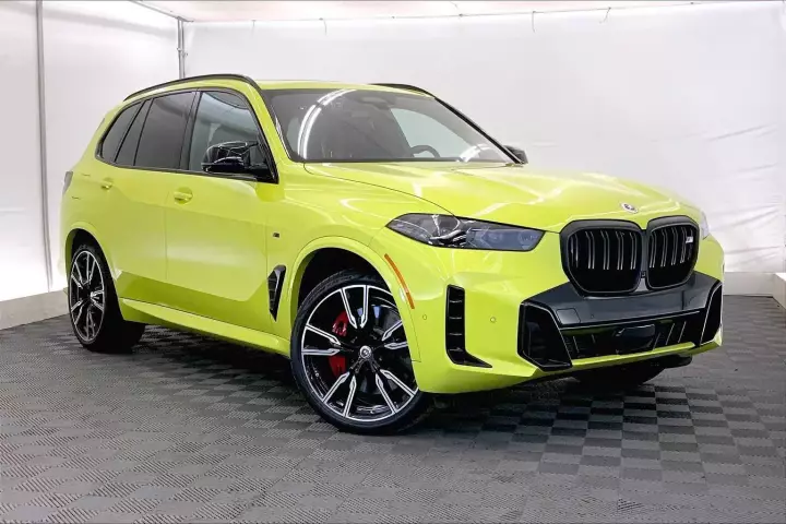 BMW X5 M (G05) painted in Sao Paulo Yellow