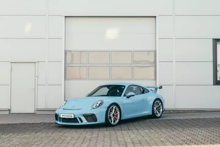 Porsche 911 GT3 (991.2) painted in Gulf Blue