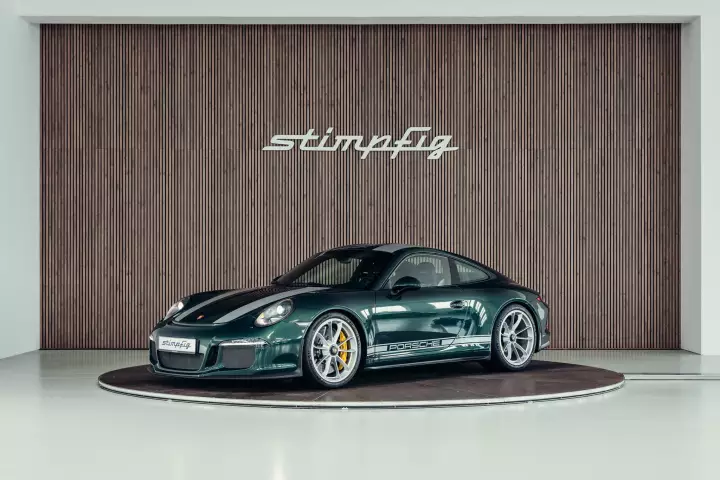 Porsche 911 R (991) painted in Porsche Racing Green Metallic