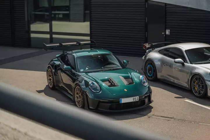 Porsche 911 GT3 RS (992.1) painted in Jet Green Metallic