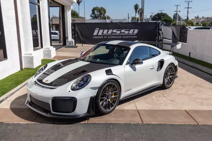 Porsche 911 GT2 RS (991) painted in Oryx White