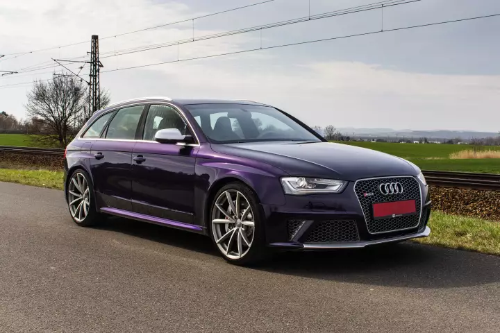 Audi RS4 Avant (B8) painted in Venetian Violet