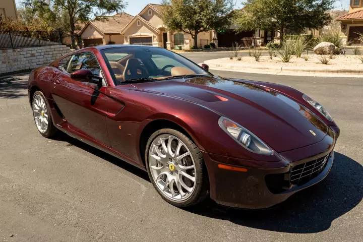 Ferrari 599 GTB Fiorano painted in Bordeaux Pontevecchio