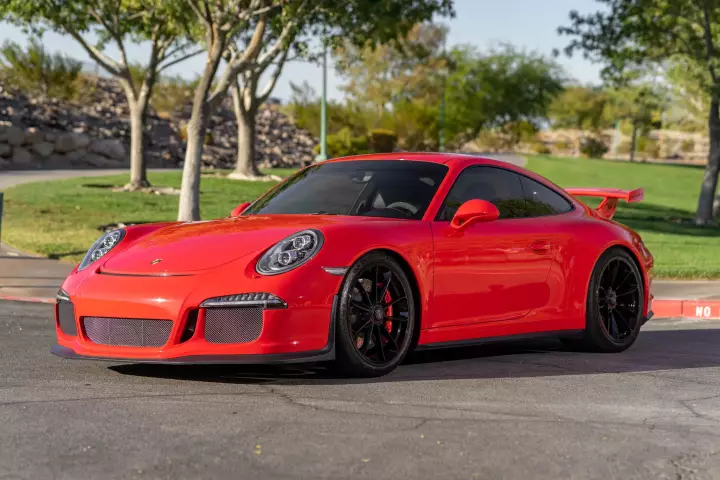 Porsche 911 GT3 (991.1) painted in Guards Red