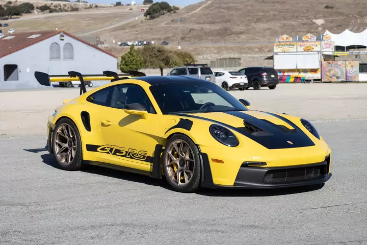 Porsche 911 GT3 RS (992.1) painted in Racing Yellow