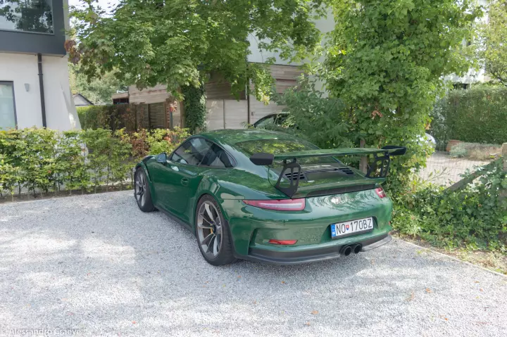 Porsche 911 GT3 RS (991.1) painted in British Racing Green