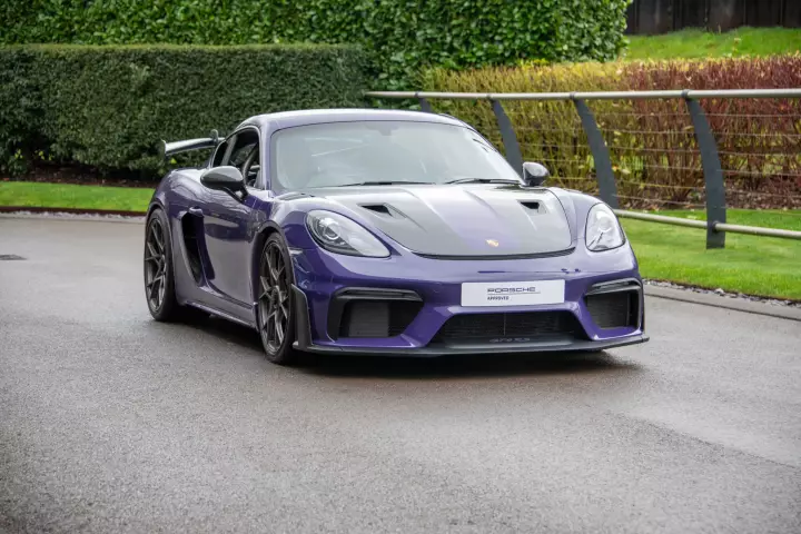 Porsche 718 Cayman GT4 RS (982) painted in Ultraviolet