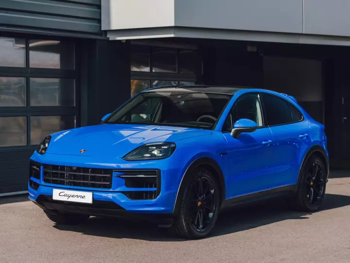 Porsche Cayenne Coupé (E3) painted in Nogaro Blue