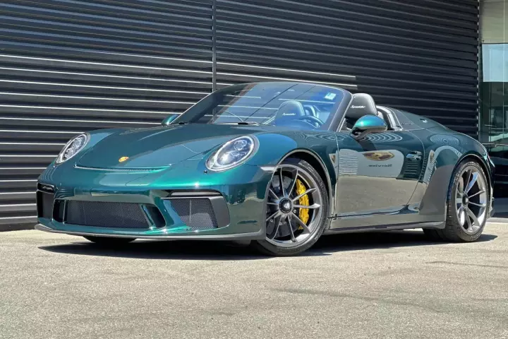 Porsche 911 Speedster (991) painted in Jet Green Metallic