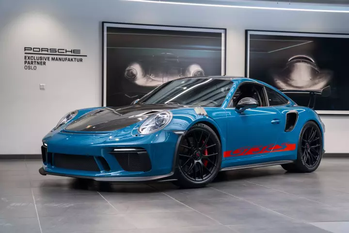 Porsche 911 GT3 RS (991.2) painted in Oslo Blue