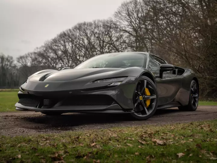 Ferrari SF90 Spider painted in Grigio Scuro