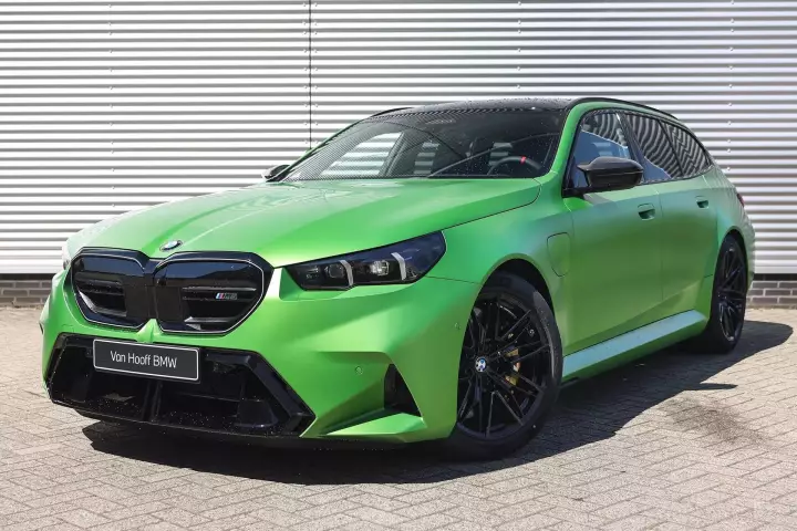 BMW M5 Touring (G99) painted in Frozen Tampa Bay Green