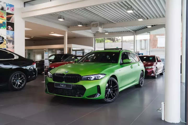 BMW 3 Series Touring (G21) painted in Frozen Tampa Bay Green