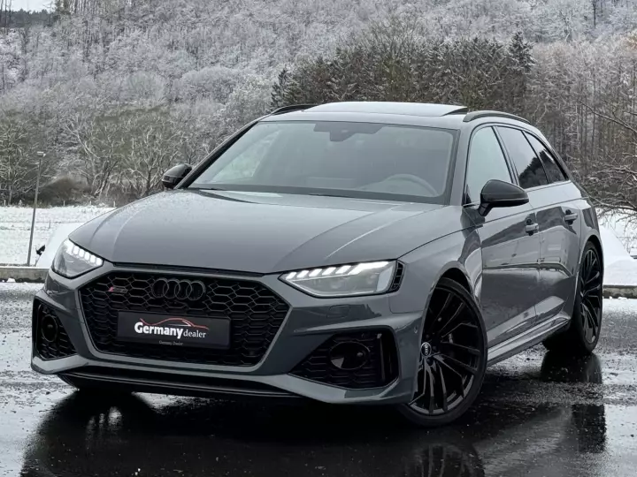 Audi RS4 Avant (B9) painted in Nimbus Grey