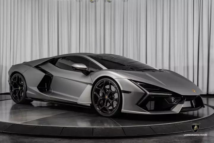 Lamborghini Revuelto painted in Grigio Titans