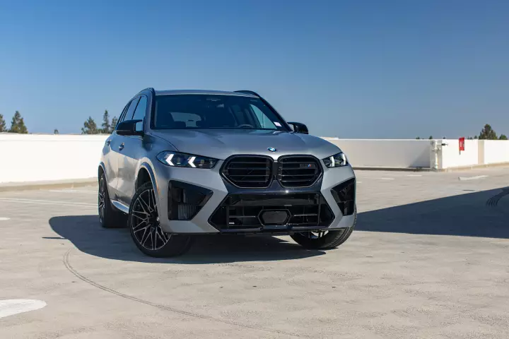 BMW X5 M (G05 LCI) painted in Frozen Pure Grey